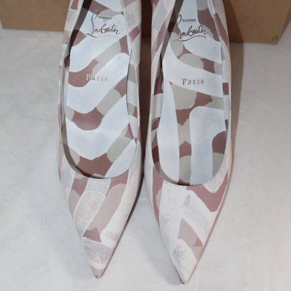 The Miss Z pumps from Christian Louboutin feature a charming all-over print set - Picture 5 of 7